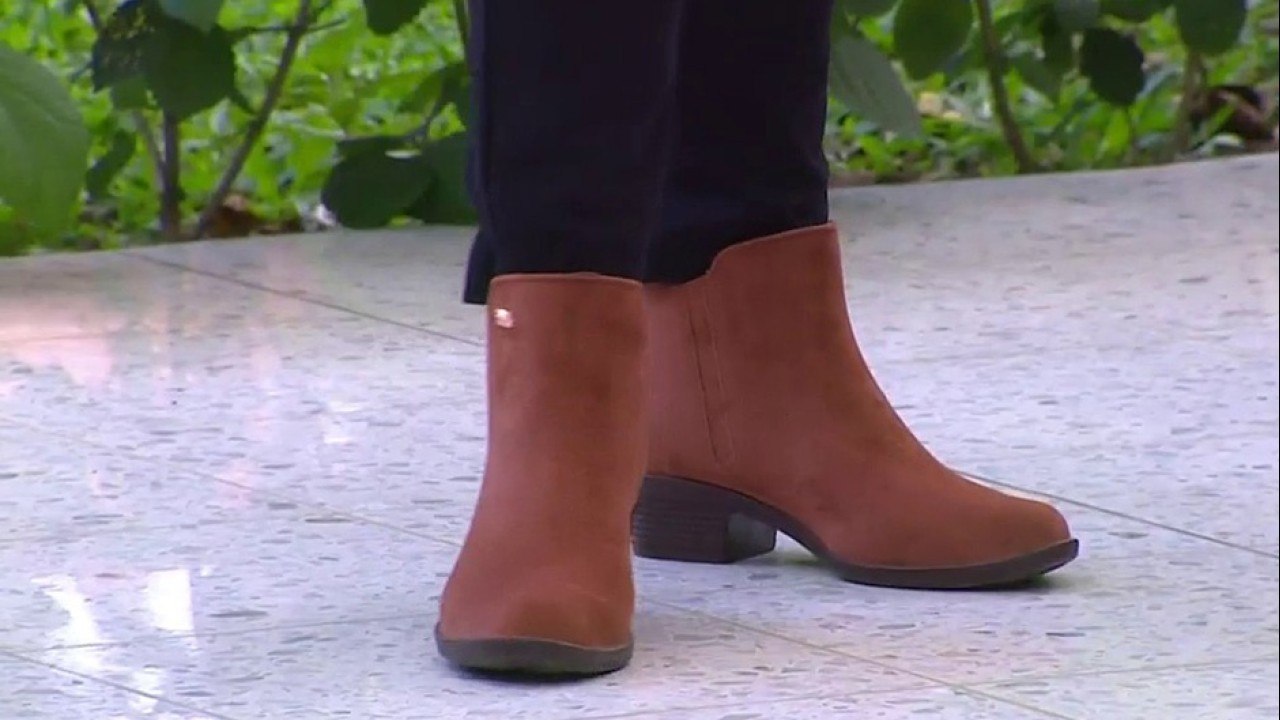 bd-botas-y-botines-impermiables-que-complementan-su-vestuario-081221