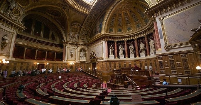 « Thérapies de conversion » : le texte de loi a été voté par les sénateurs en faveur de leur interdiction