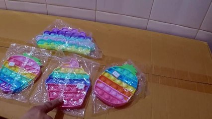 Unboxing and Review of Cupcake, Peacock, Strawberry, Pineapple Shape Pop Fidget Toy Push Pop Bubble Fidget Sensory Toy for Kids