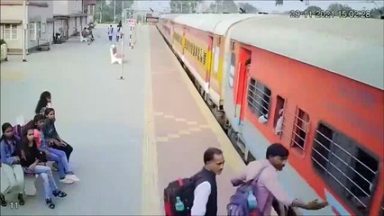 Descendre du train en Inde c'est plutôt risqué...