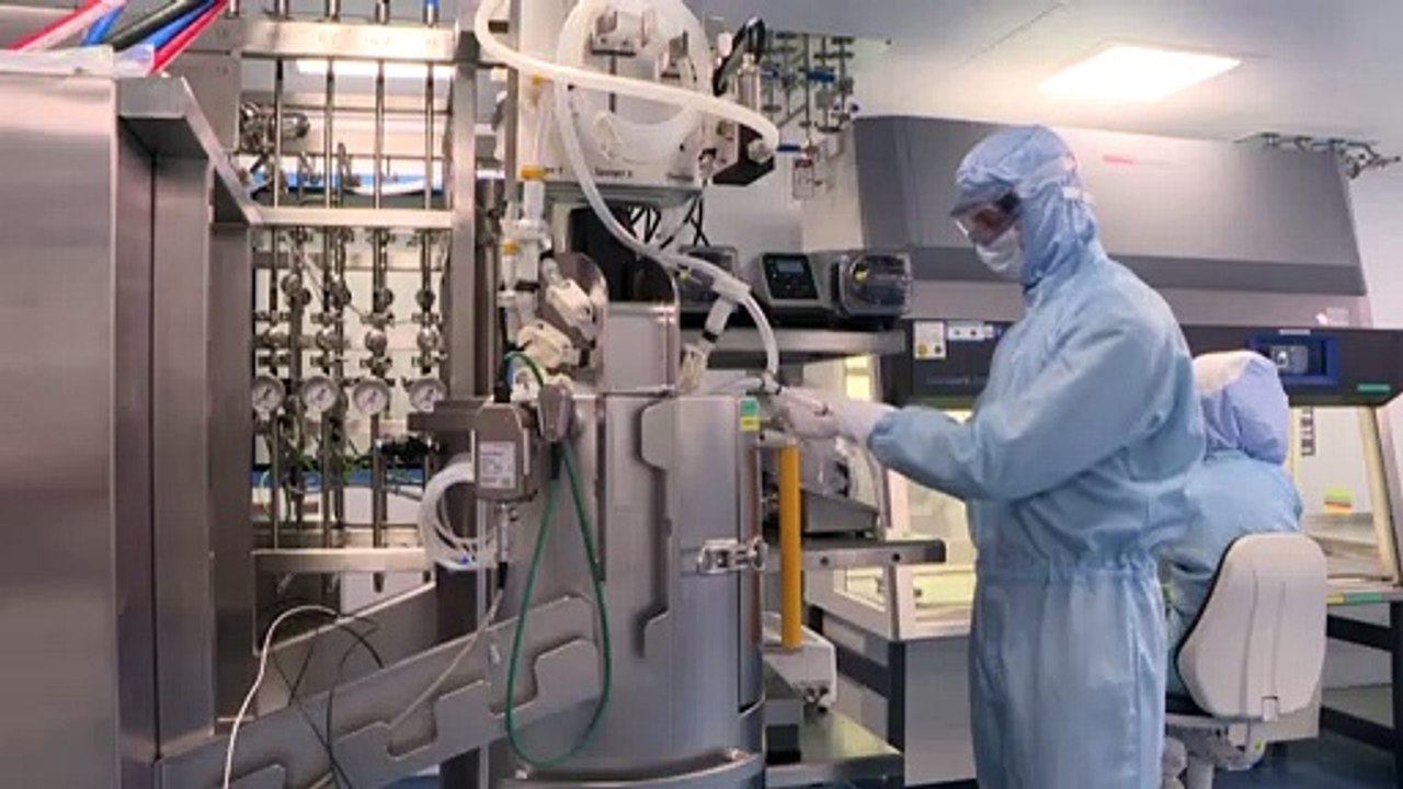 Pfizer: «Αποτελεσματική κατά της παραλλαγής Ο η...