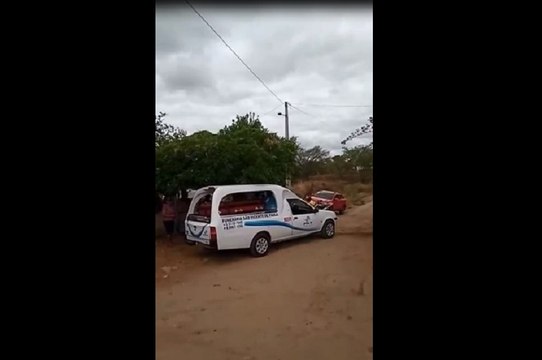 Sepultamento de jovem que morreu de descarga elétrica é marcado por muita comoção em Cajazeiras