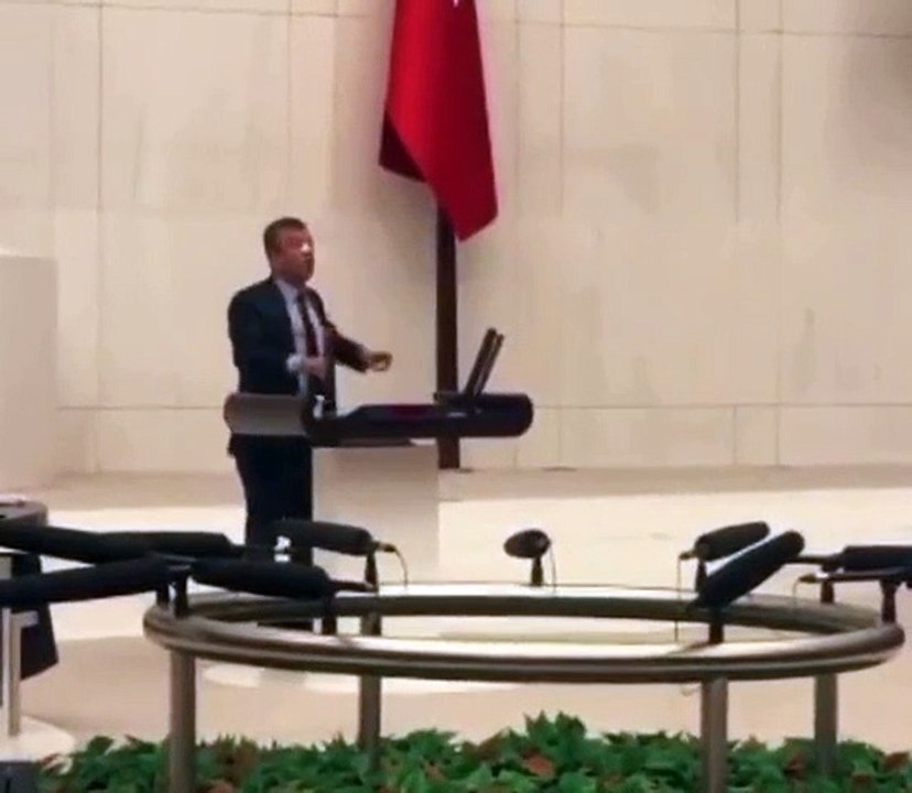 Bakan Soylu, Özgür Özel'e sert tepki gösterdi! CHP'den TBMM'yi karıştıran hakaret