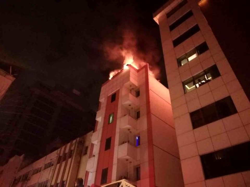 Son dakika haberi... İzmir'de 5 katlı otelde yangın paniği, müşteriler tahliye edildi