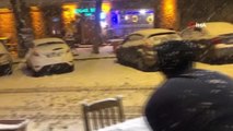 Kars'ta vatandaşlar lapa lapa yağan kar altında çocuklar gibi eğlendiler