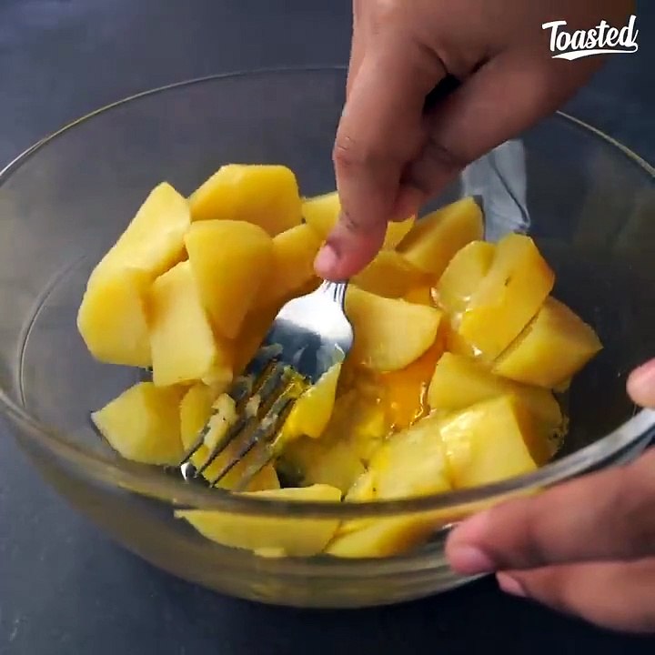 If you cook Potatoes this way you will be amazed by the result! Incredibly fast and easy!