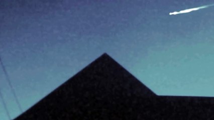 Mysterious Orb and UFO Crashing ať California