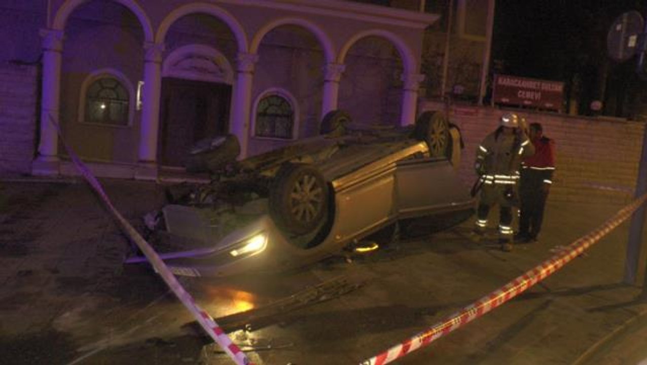 Lüks araçla takla attı, hiçbir şey olmamış gibi canlı yayına devam etti