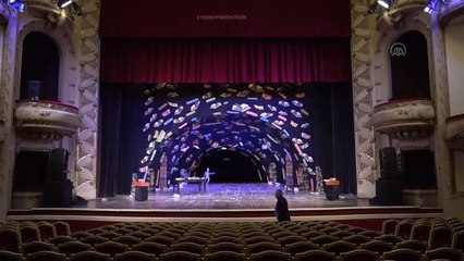 Devlet Tiyatroları Tunus'ta "Sonsuzluk Kitabevi" adlı oyunu sahneledi