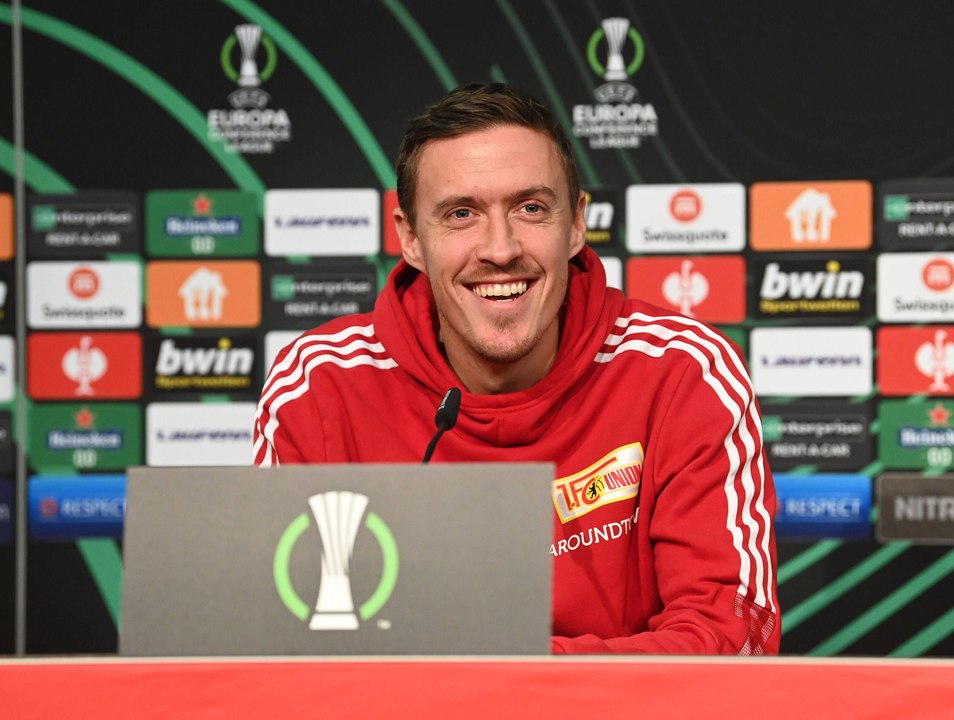 Kruse gut gelaunt: 'Dass wir hier sitzen, liegt ja auch an mir'