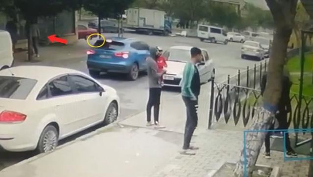 Arabayla gelip kurşun yağdırdılar! Bir taraf can derdine düştü, diğer taraf kılını bile kıpırdatmadı