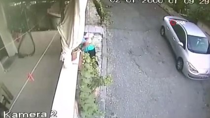 Bisiklet hırsızının pes dedirten rahatlığı kamerada