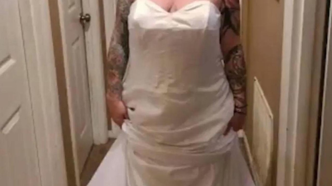 Elle commande une robe de mariée et reçoit une horreur. Regardez la réponse du magasin...