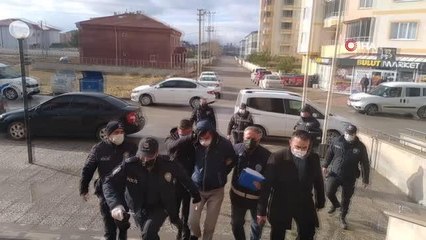 Boşandığı karısını sokak ortasında defalarca bıçaklayan şahıs adliyede