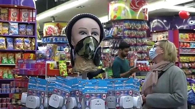 Regresan las restricciones en Reino Unido para frenar la expansión de ómicron