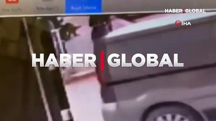 Sakarya'da 5’inci kattan düşen malzemeler bebek arabasına saplandı