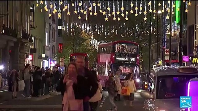 Covid-19 : face au variant Omicron, Boris Johnson annonce le durcissement des restrictions