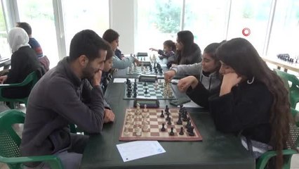 Yeni atanan öğretmen kızının satrançta başarılı olması için Siirt'ti tercih etti