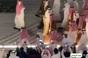 شاهد: ردة فعل ولي العهد الأمير محمد بن سلمان مع طفل اكسبو دبي