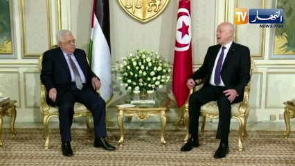 محمود عباس يقلد قيس سعيد القلادة الكبرى لدولة فلسطين