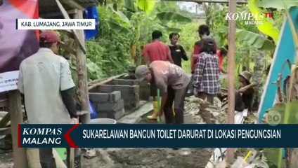 Sukarelawan Bangun Kamar Mandi dan Toilet Darurat di Lokasi Pengungsian Bencana Semeru
