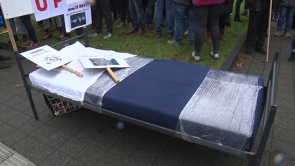 Action "Sammy Wake Up!" devant le cabinet de Sammy Mahdi