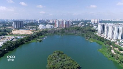 बढ़ता जा रहा पानी, कहां जाएं इंसान