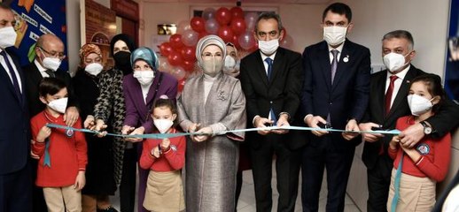 Emine Erdoğan'dan öğrencilere çifte müjde