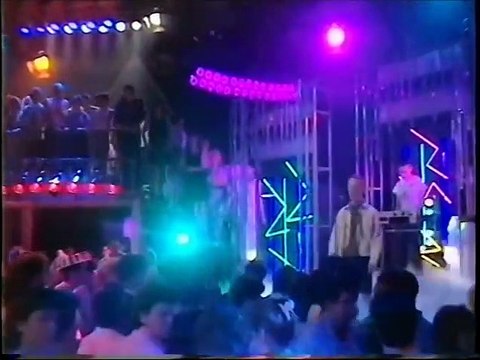 Bronski Beat chante Smalltown Boy