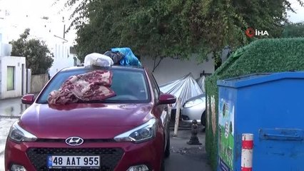 Mahallelinin yasak parka tepkisi: Saatlerce kaldırılmayan otomobilin üzerini çöplüğe çevirdiler