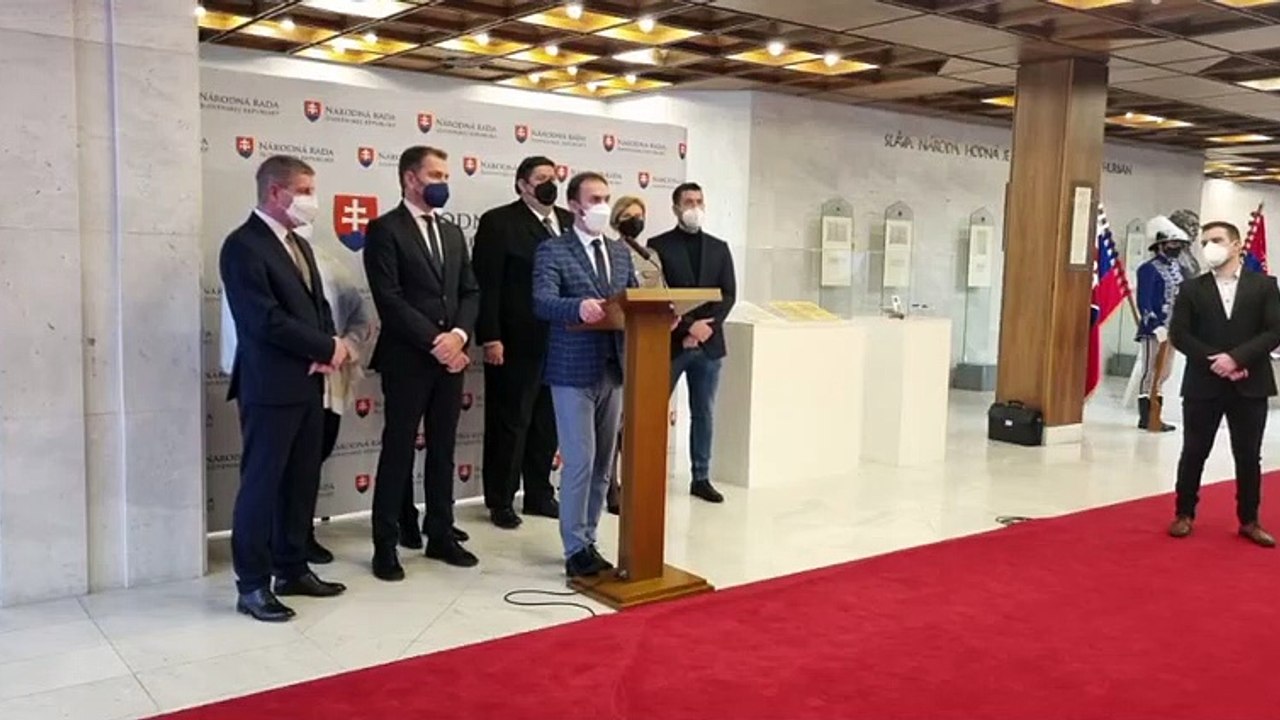 ZÁZNAM: I.Matovič: Podarilo sa schváliť návrh, ktorý má chrániť životy či ekonomiku