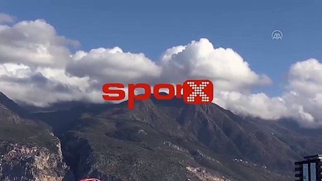 Riekerink, Amanos Dağları'ndan paraşütle atladı