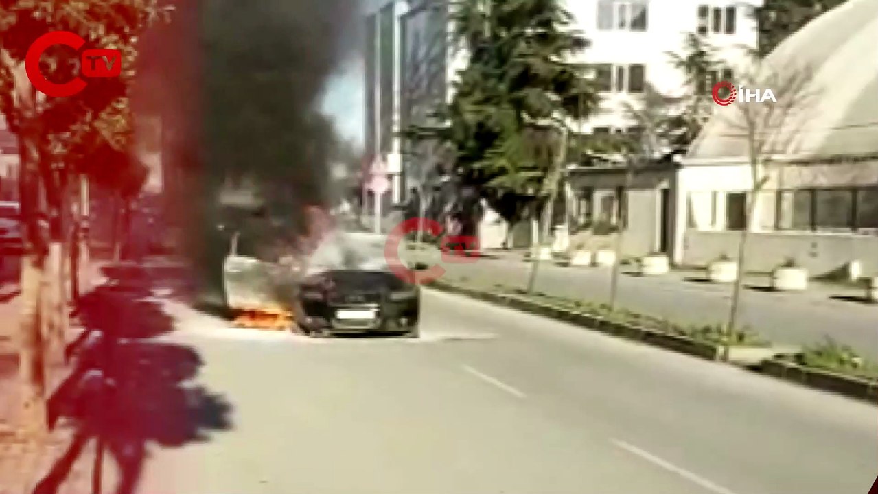 Bir anda alev topuna döndü; sürücü son anda kurtuldu