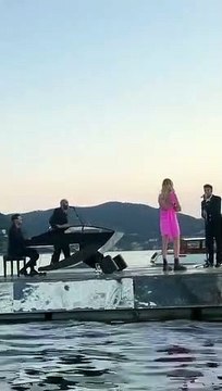 Como, la serenata in mezzo al lago di Fedez a Chiara Ferragni