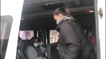 Jandarma ekipleri, yolcu gibi bindiği minibüsleri denetledi