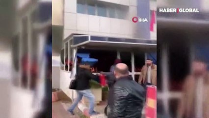 Tunus'ta parti genel merkezinde yangın! Canlarını kurtarmak için pencereden atladılar