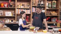 Maria, filha de Edu Guedes, ensina uma receita maravilhosa de macarrão com cream cheese e tomate-cereja.Confira!