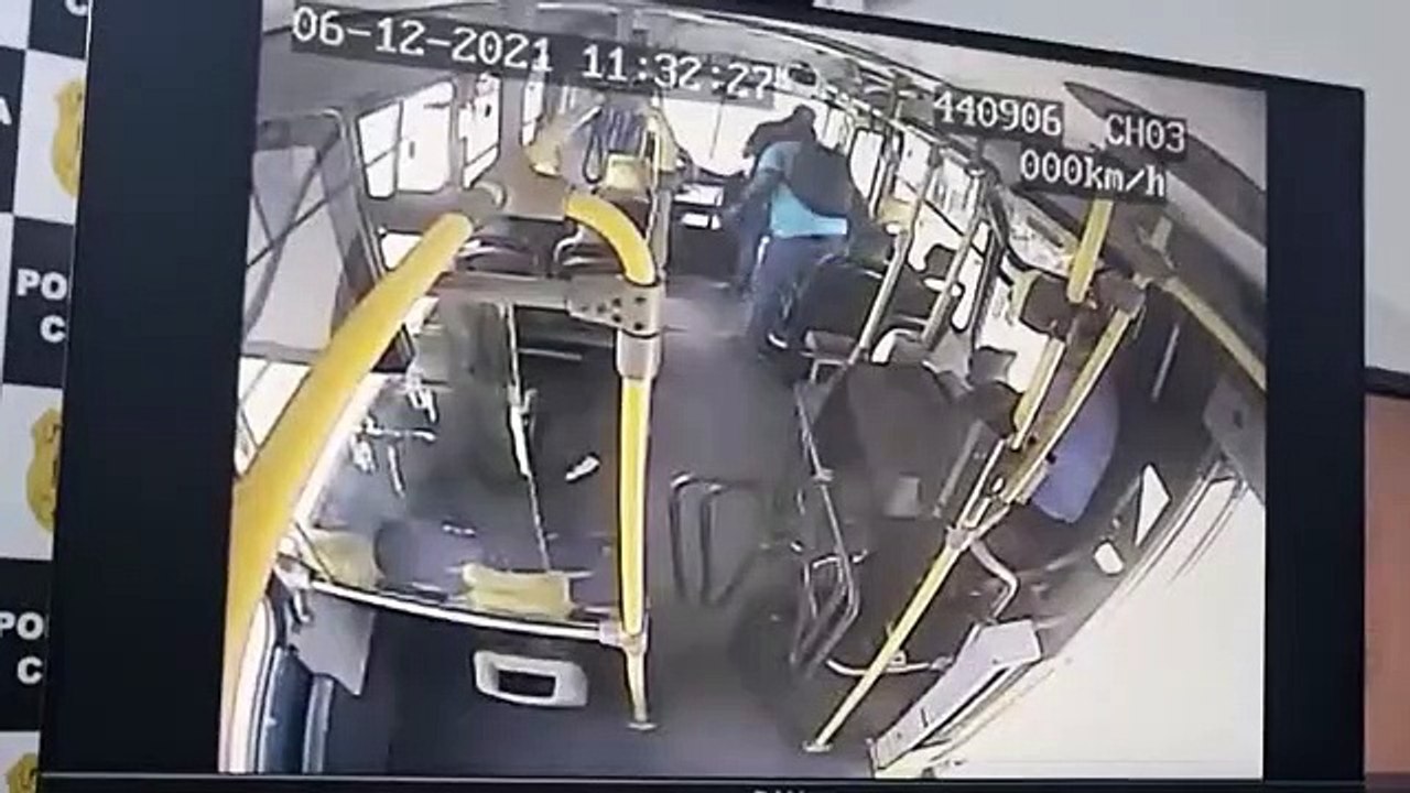 Vídeo mostra suspeito entrando em ônibus após matar idosa no Guará