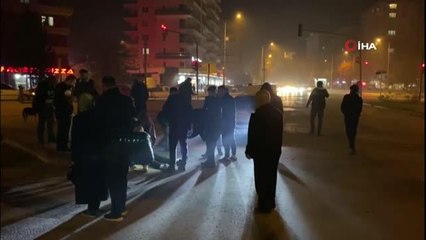 Yolun karşısına geçmek isteyen genç kıza otomobil çarptı