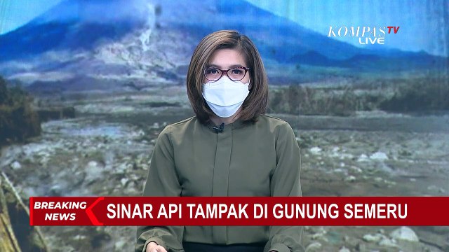 Warga di Wilayah Gunung Semeru Berebut Foto Pemandangan Sinar Api di Puncak Gunung Semeru!