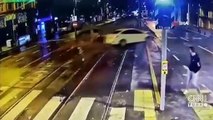 Tramvay yolunda akıl almaz kaza