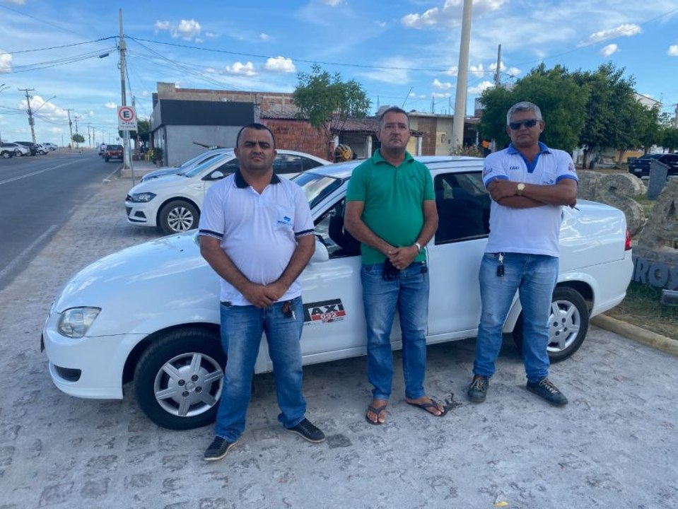 Vereador renova promessa e pede ao prefeito de Sousa coberturas para taxistas e mototaxistas