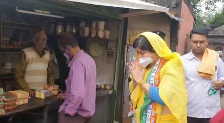 জনসংযোগ সারলেন 81 নম্বর ওয়ার্ডের দুবারের বিজয়ী এবং এবারের তৃণমূল প্রার্থী জুঁই বিশ্বাস