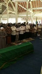 Jenazah Wali Kota Bandung Mang Oded Disalatkan