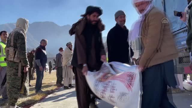 TİKA Afganistan'da 500 Afgan aileye gıda ve battaniye yardımı yaptı