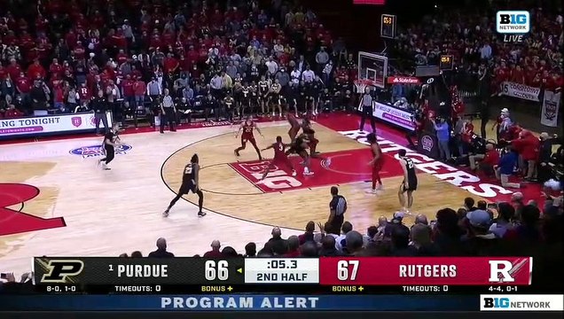 Numéro 1 de la NCAA, Purdue s'incline sur un panier au buzzer du milieu de terrain !