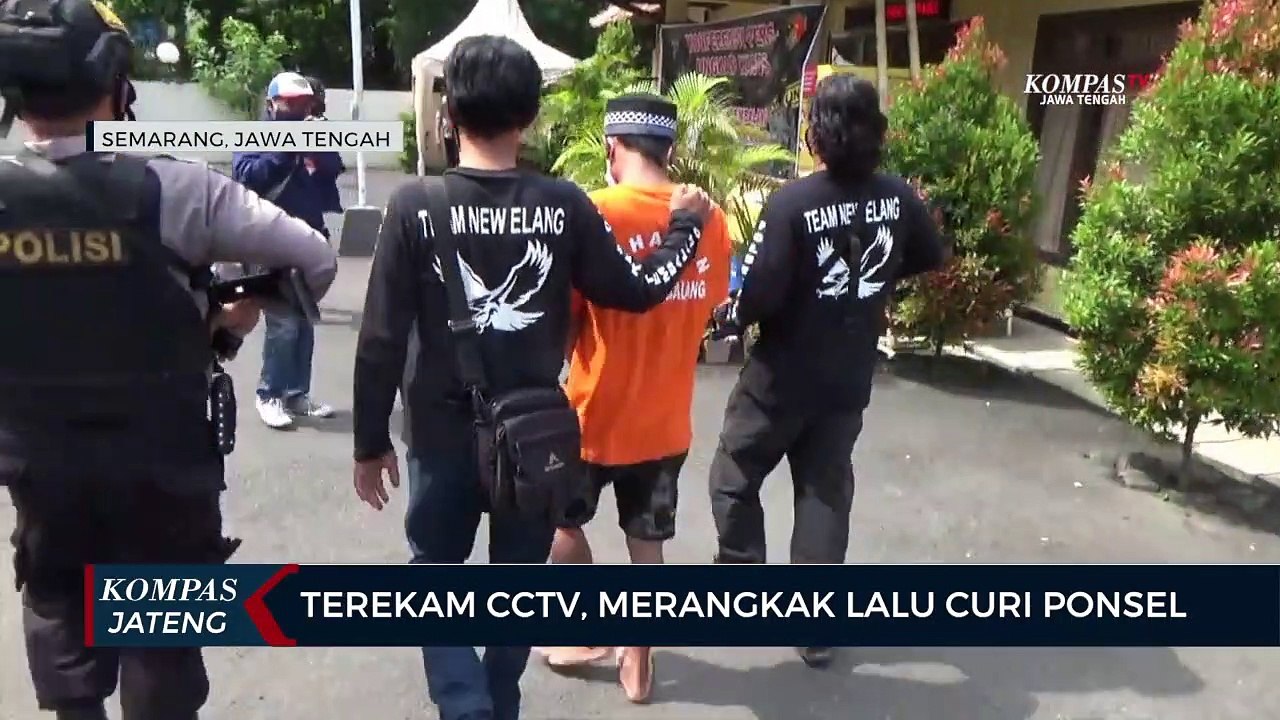 Terekam CCTV, Merangkak Lalu Curi Ponsel