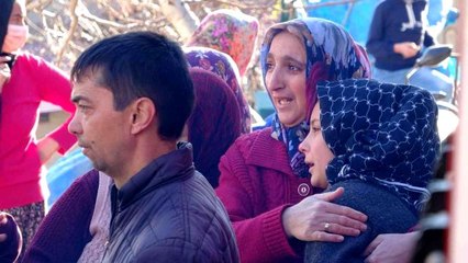 Evlerinin küle dönmesini gözyaşları içinde izlediler