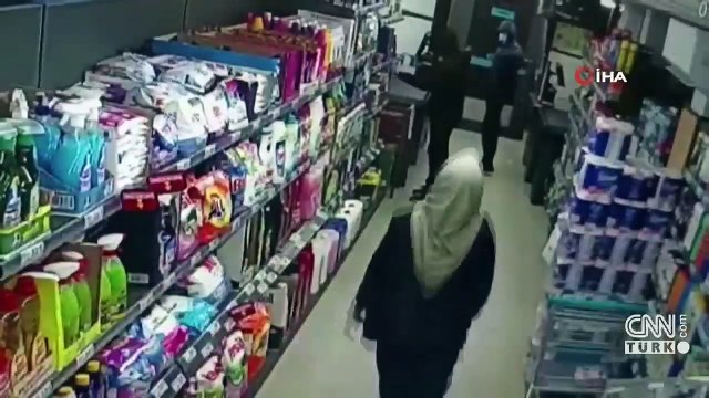 Gaspçılar kasiyeri bıçakladı