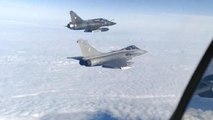 Rus savaş uçaklarından Fransız savaş uçaklarına yakın takip